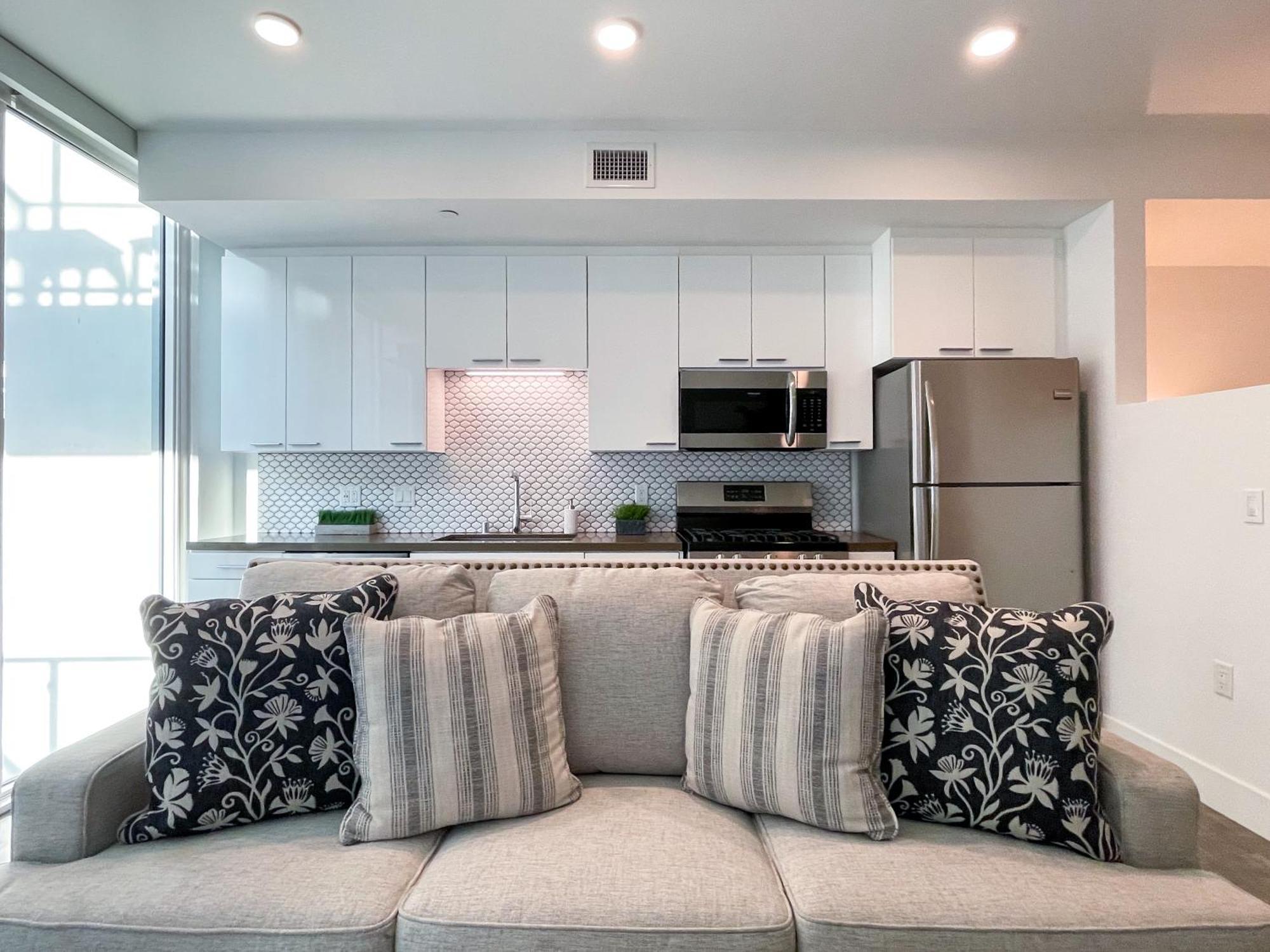 Downtown Pool And Gym Access Apartment